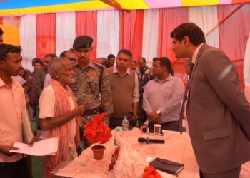 अररिया – बसमतिया में ‘जनता के दरबार’ कार्यक्रम आयोजित, 90 मामलों पर सुनवाई; त्वरित निष्पादन के निर्देश