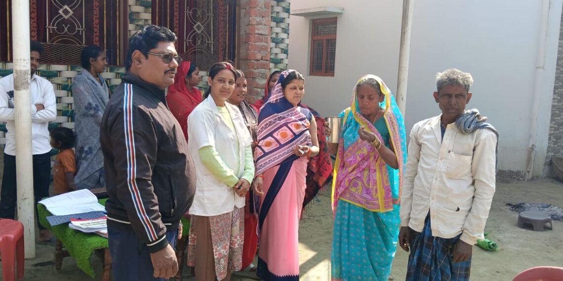 बेतिया – फाइलेरिया के विरुद्ध महाअभियान: पश्चिम चंपारण के मधुबनी में मेगा कैंप के साथ सर्वजन दवा सेवन की जोरदार शुरुआत